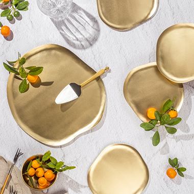 Crockery, Napkins & Cutlery