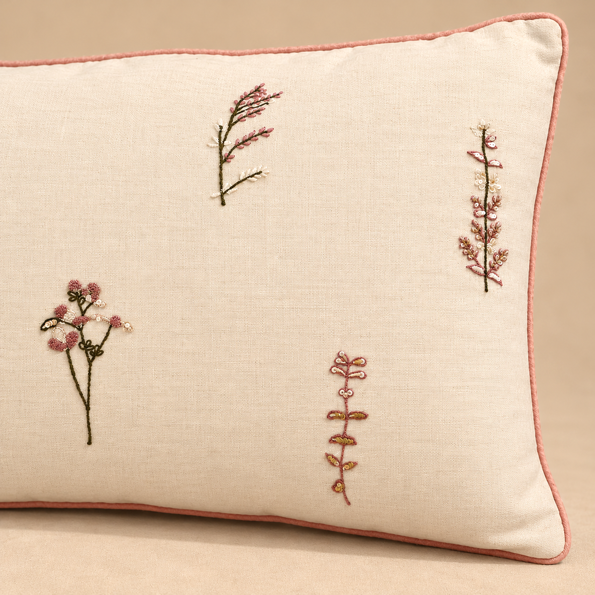 Humming Cushion - Ivory
