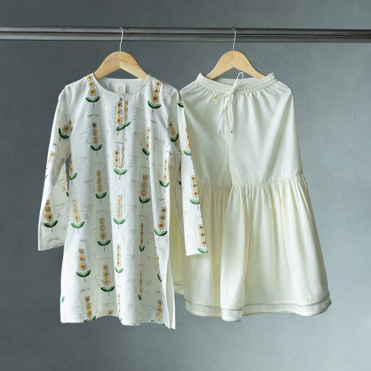 Pitonia Ivory Kameez, Sharara, dupatta set