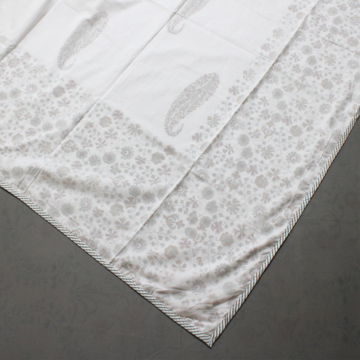 Floral Hues Muslin Dohar (Classic)