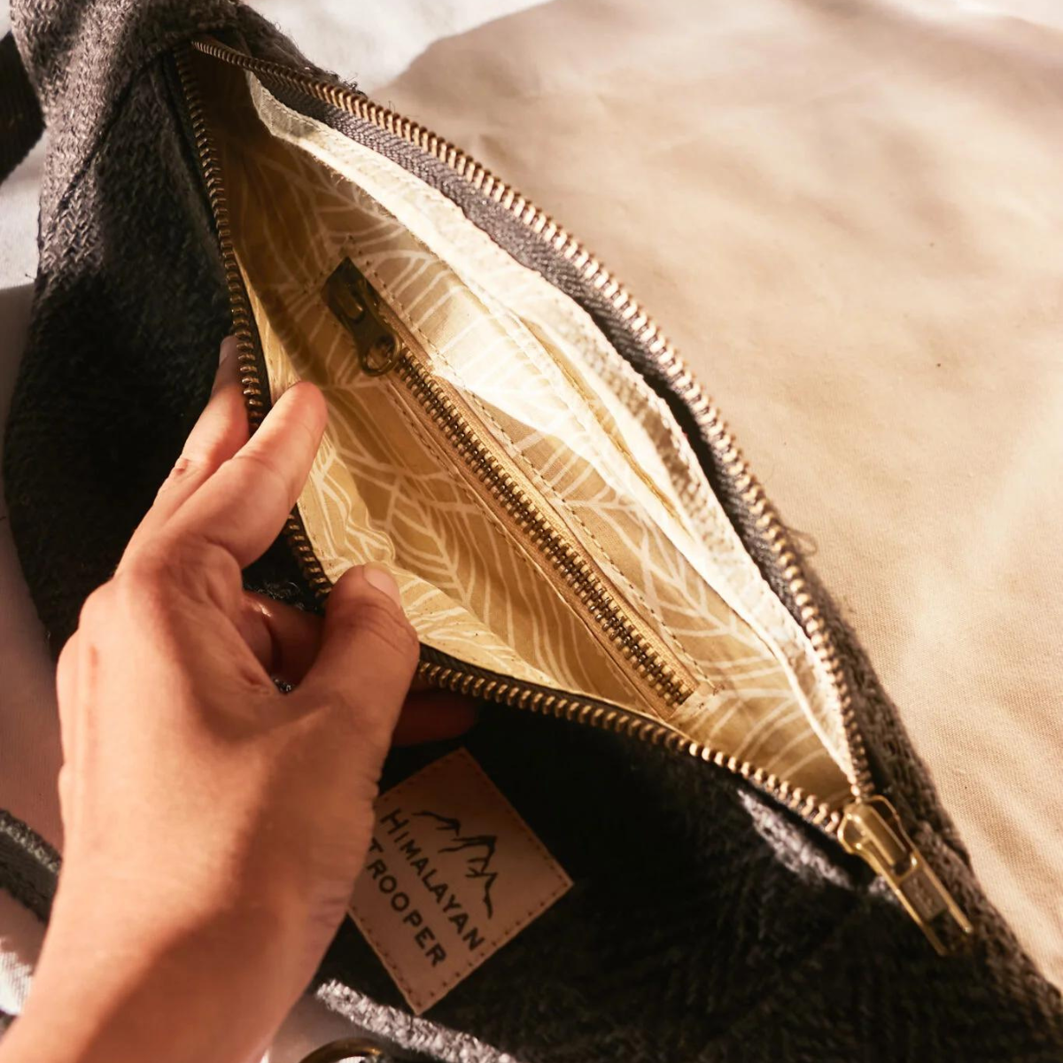 Hemp Waist Bag - Tannin Black