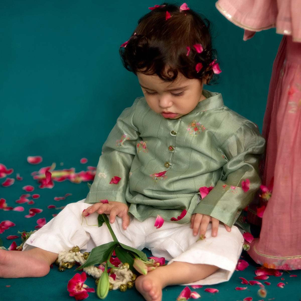 Tulsi Rekh Chitthi Kurta Set