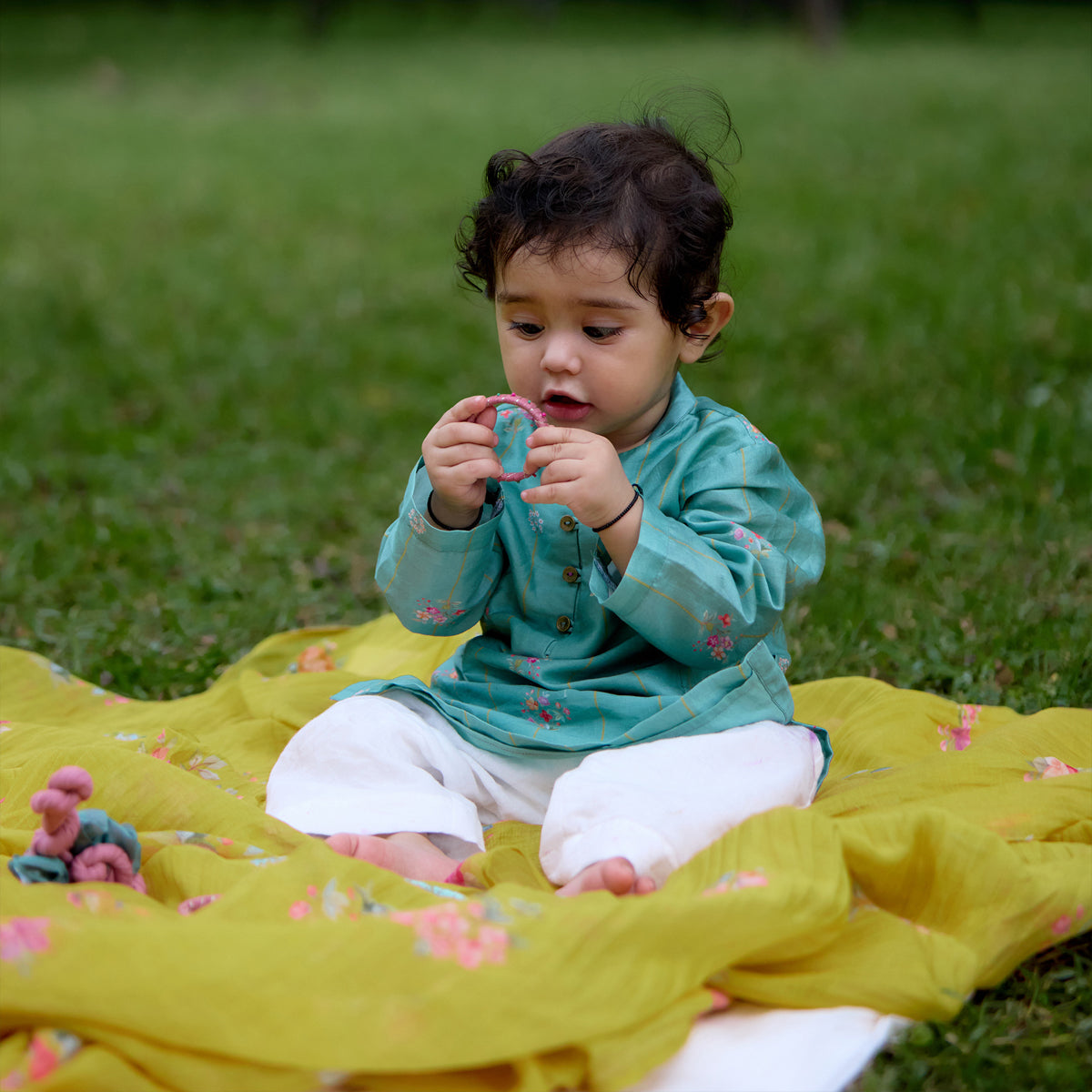 Paan Rekh Chitthi Kurta Set