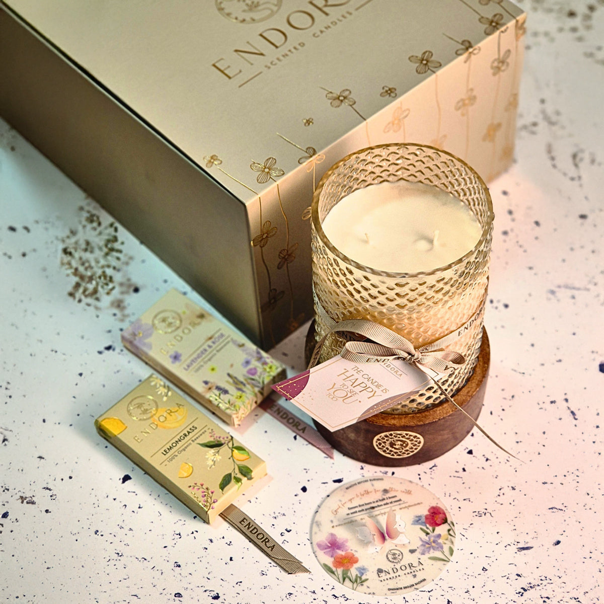 Wooden Base Diamond Cut Candle + 2 Wax Tablet