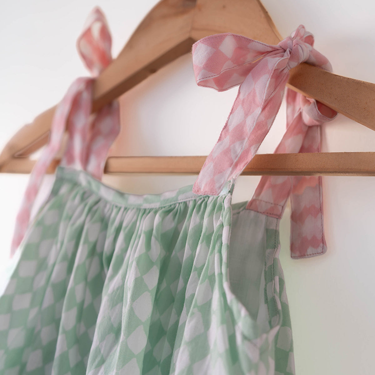 Wander Co-Ord Set In Sage Green Rhombus