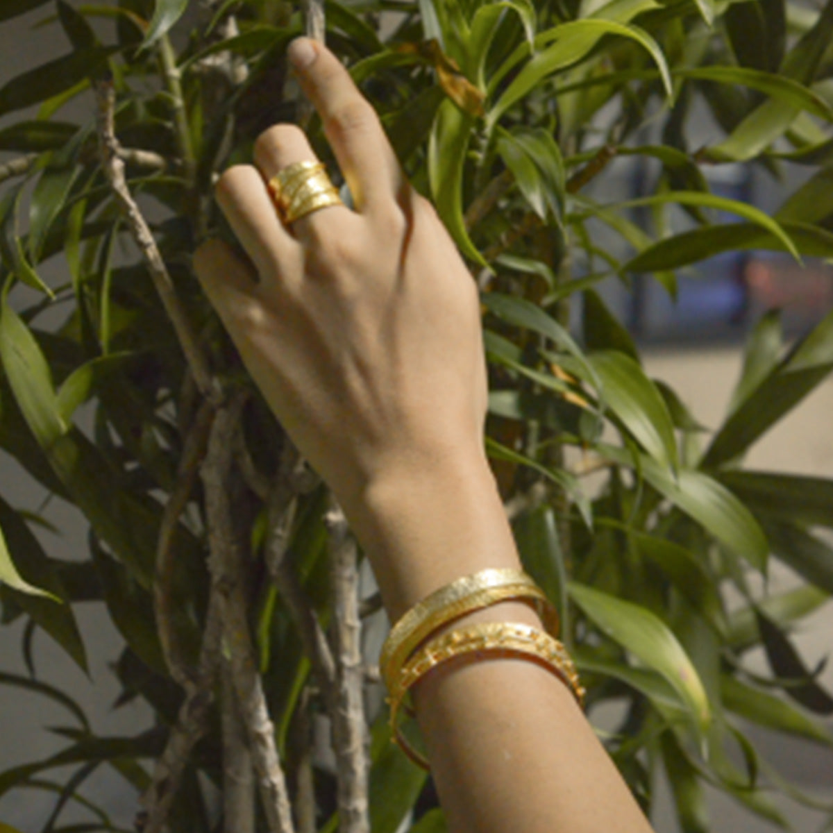 Dira Bangle | Gold