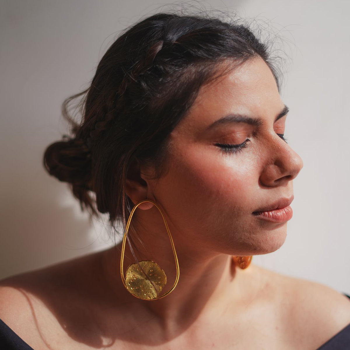 Solid Mogra Ovals Earrings