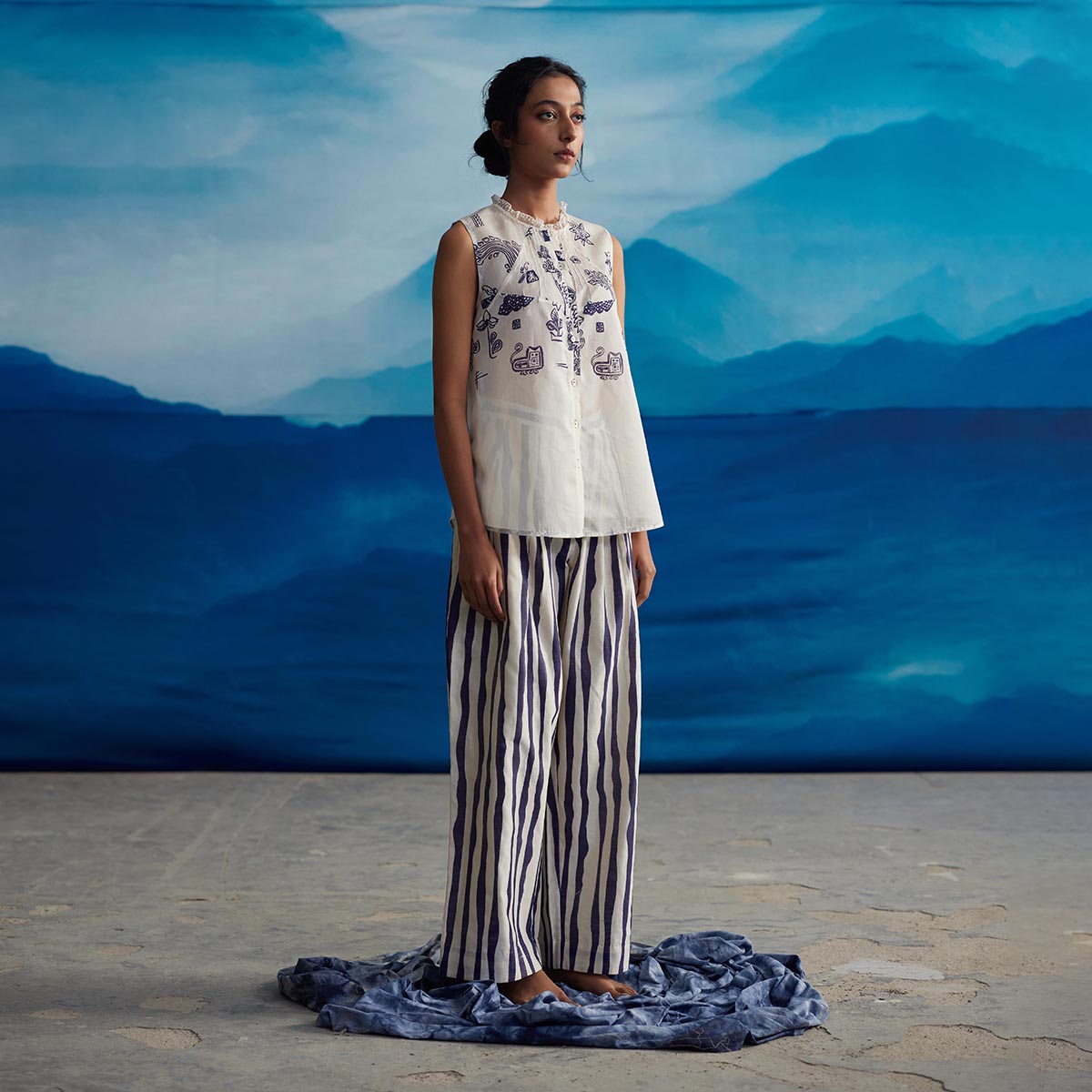 Clover Raglan Sleeve Pin Tuck Shirt