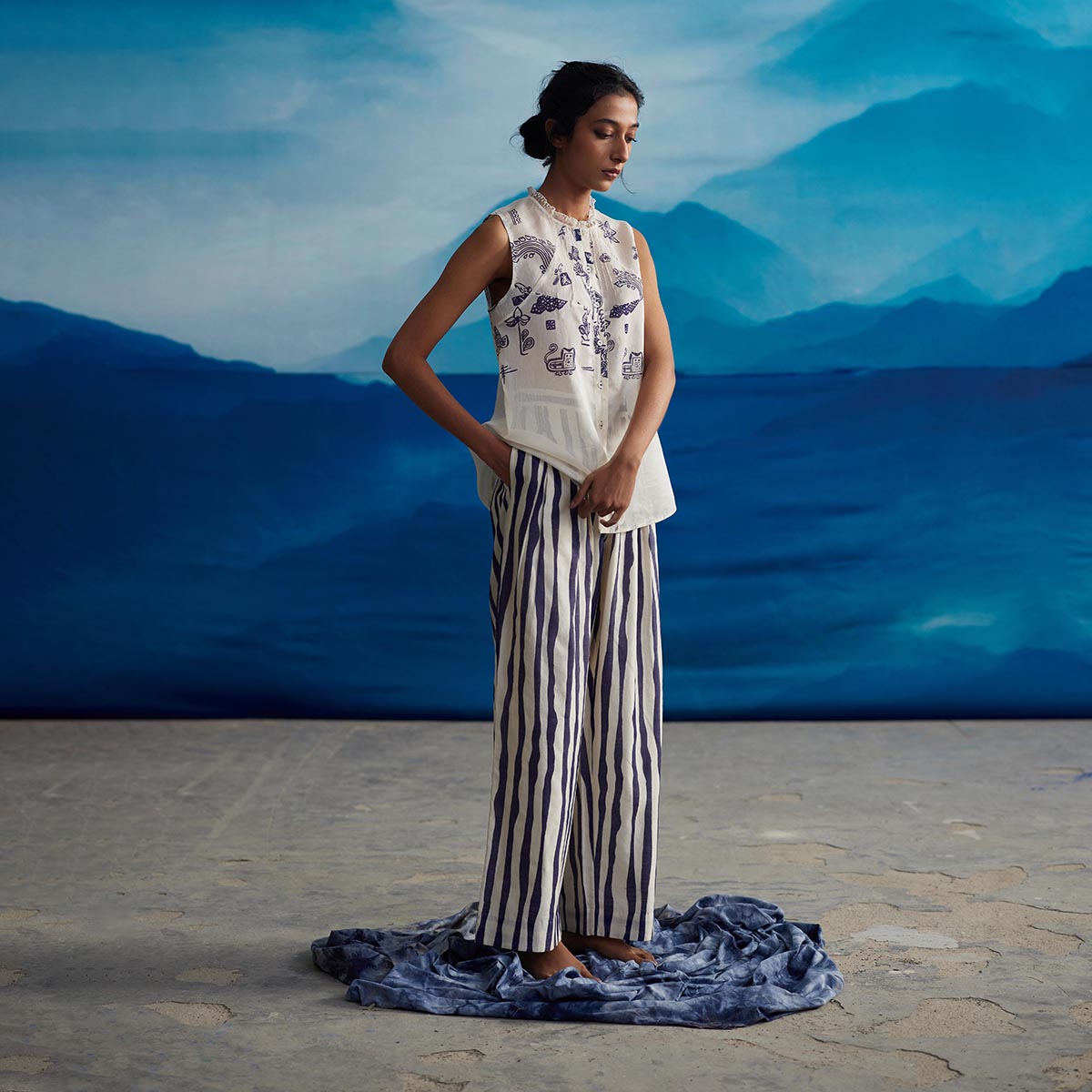 Clover Raglan Sleeve Pin Tuck Shirt