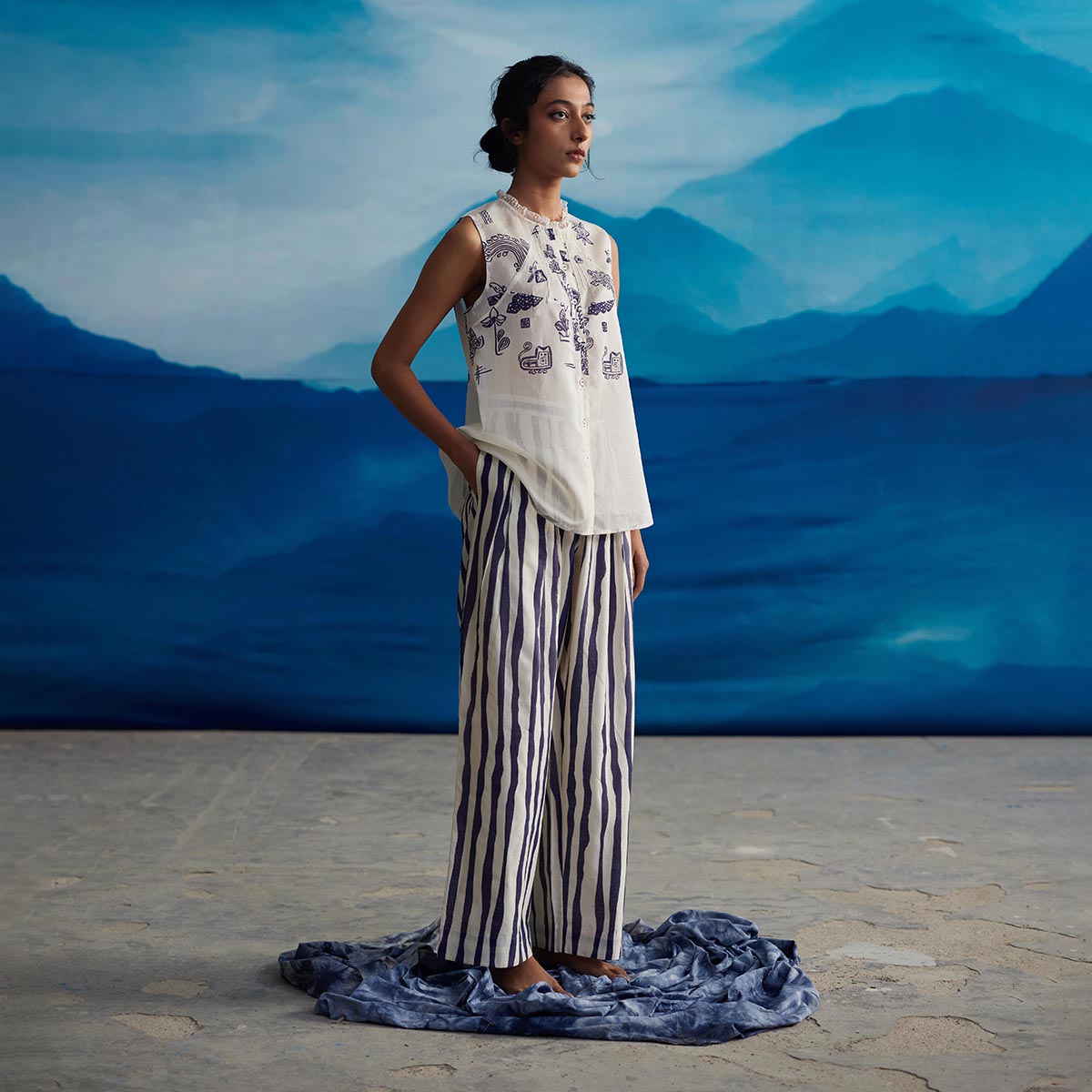 Clover Raglan Sleeve Pin Tuck Shirt