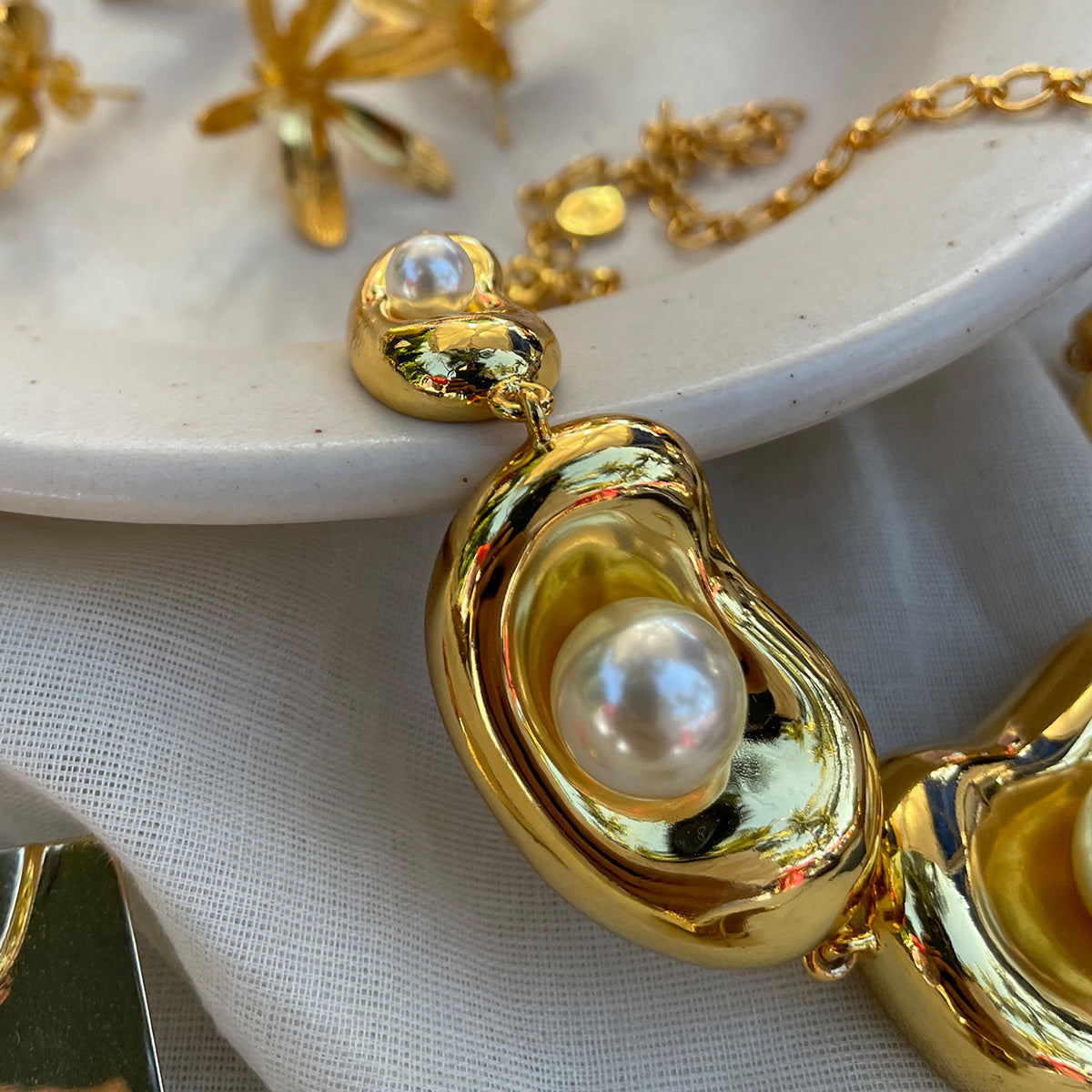 Cosmos Neckpiece Gold