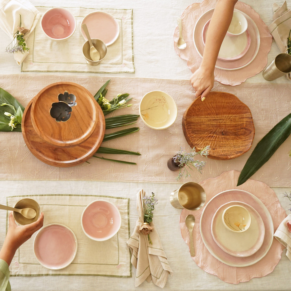 Bloom Table Runner - Beige