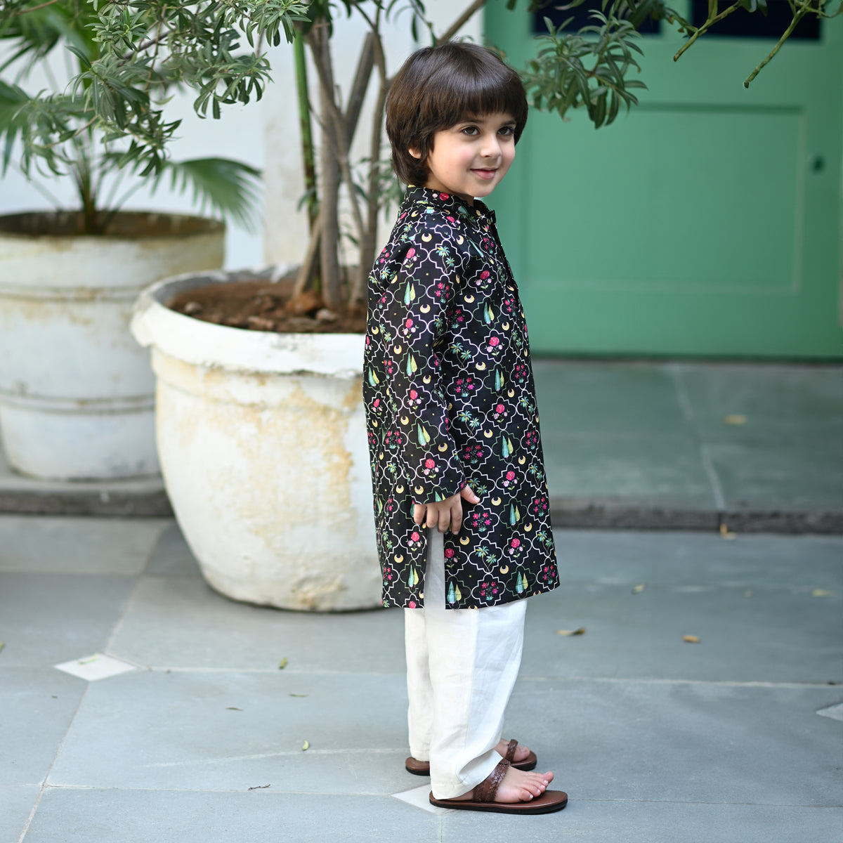 Arsh Kurta And Pyjama Set-Black Periyaar