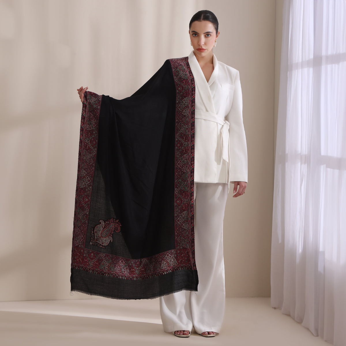 Saundarya Woven Jamawar Border Stole Black Multi