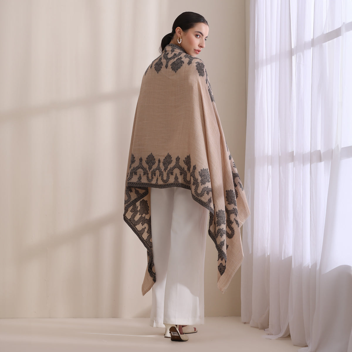 Pankhudi Woven Jamawar Border Stole, Beige