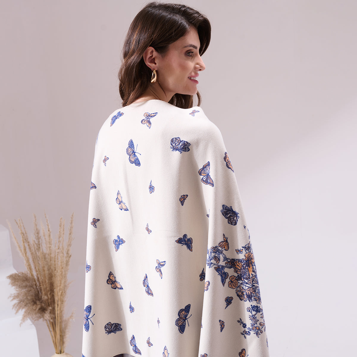 Neya Off White Heritage Cashmere Cape