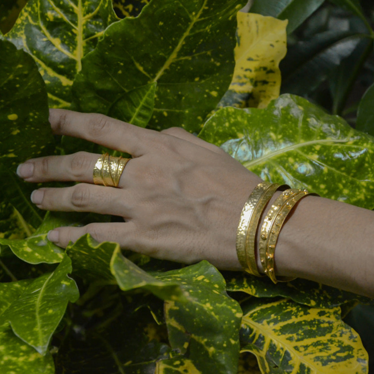 Dira Bangle | Gold