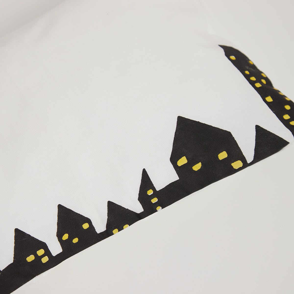 Cot Bedding Set- Superbaby flies over Town