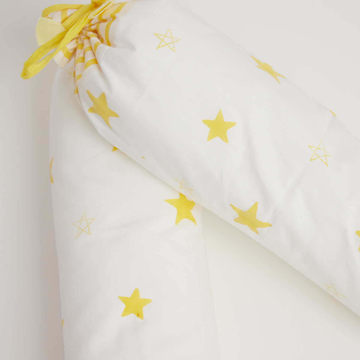Cot Bedding Set- Superbaby flies over Town