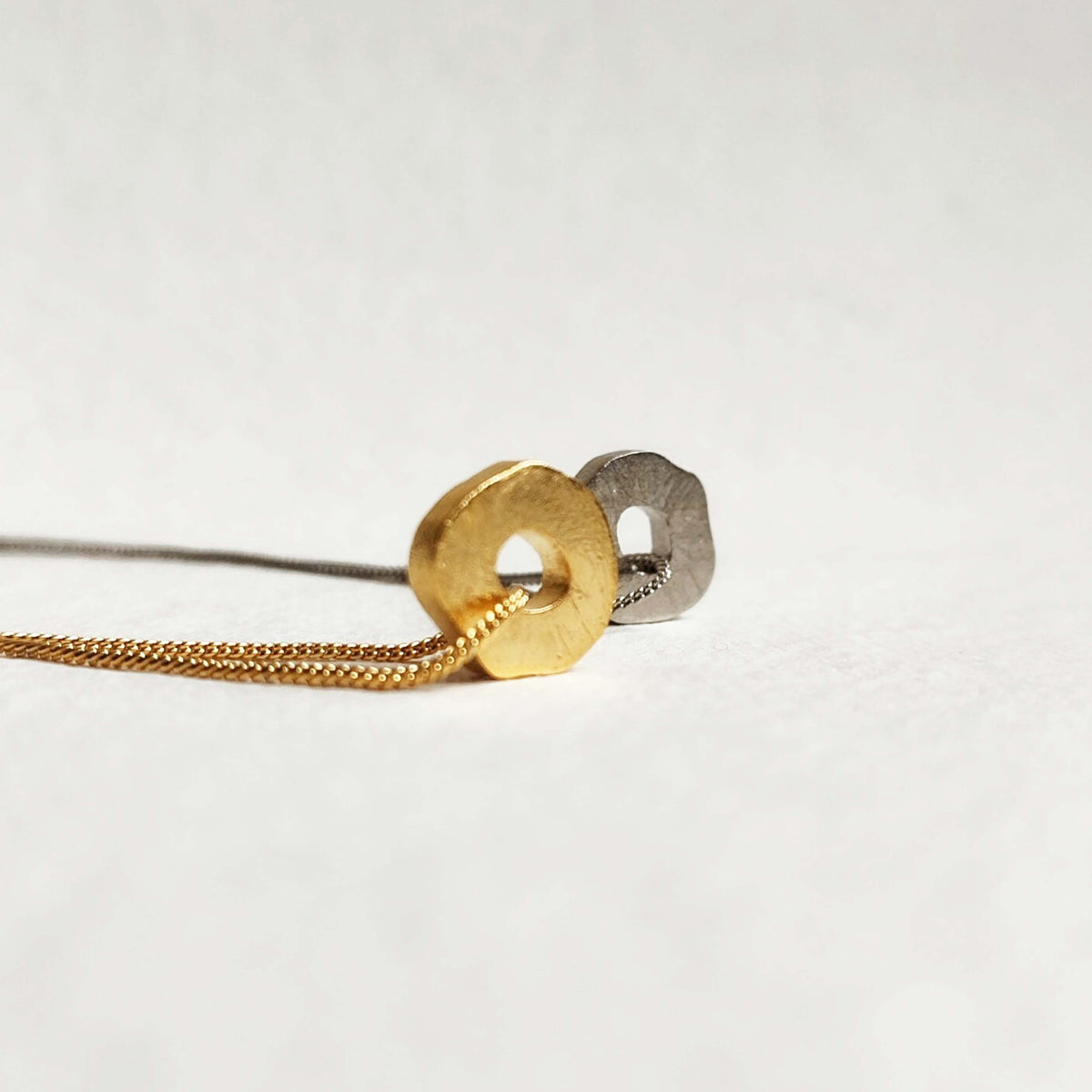 Gorria Charm - Neckpiece