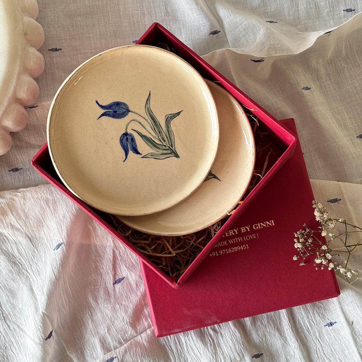 Hand painted Cake Plate | Tulip - a set of 2| Finished with 22 Carat Gold