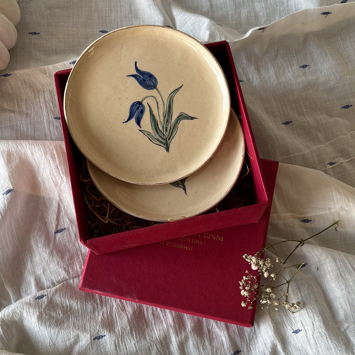 Hand painted Cake Plate | Tulip - a set of 2| Finished with 22 Carat Gold