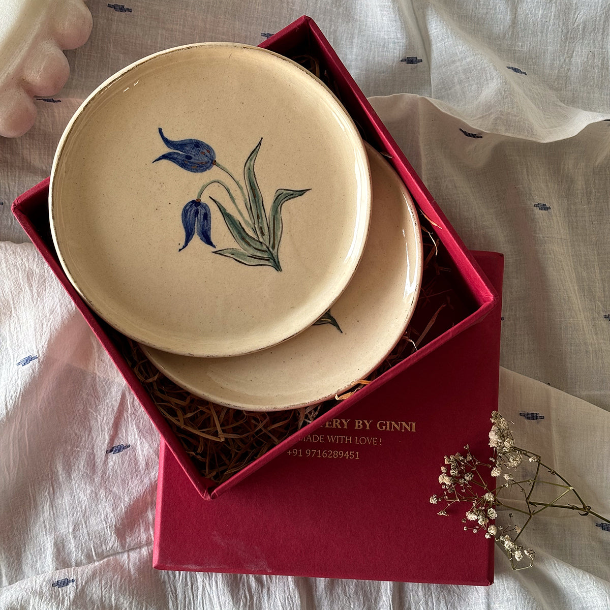 Hand painted Cake Plate | Tulip - a set of 2| Finished with 22 Carat Gold