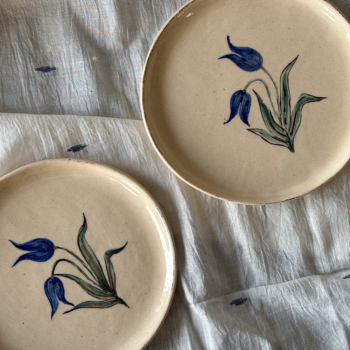 Hand painted Cake Plate | Tulip - a set of 2| Finished with 22 Carat Gold