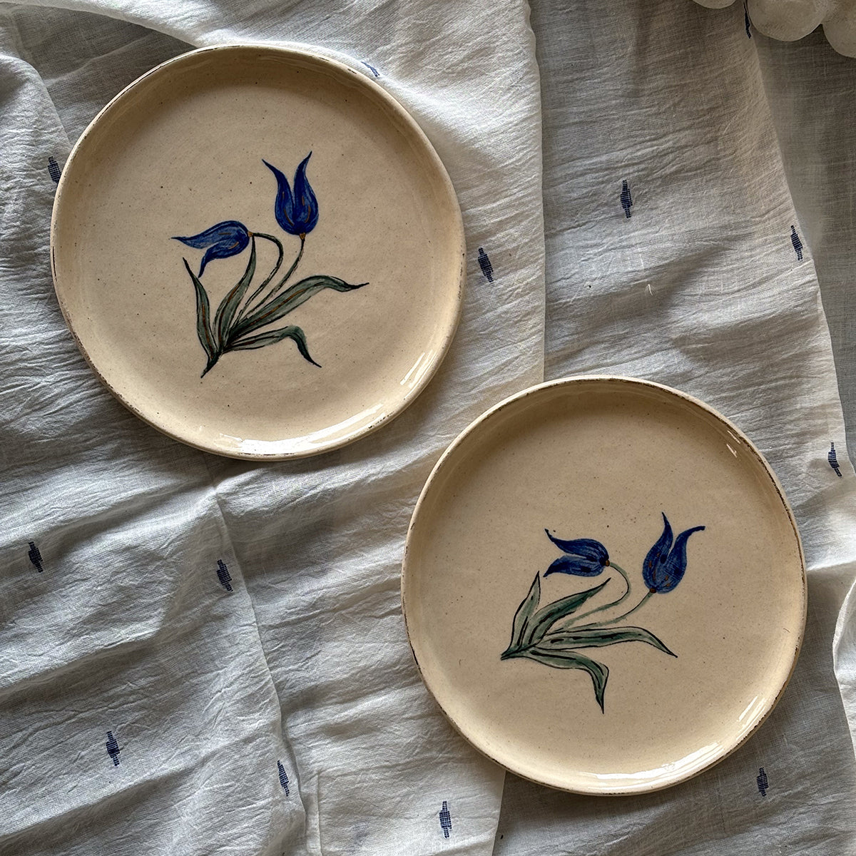 Hand painted Cake Plate | Tulip - a set of 2| Finished with 22 Carat Gold