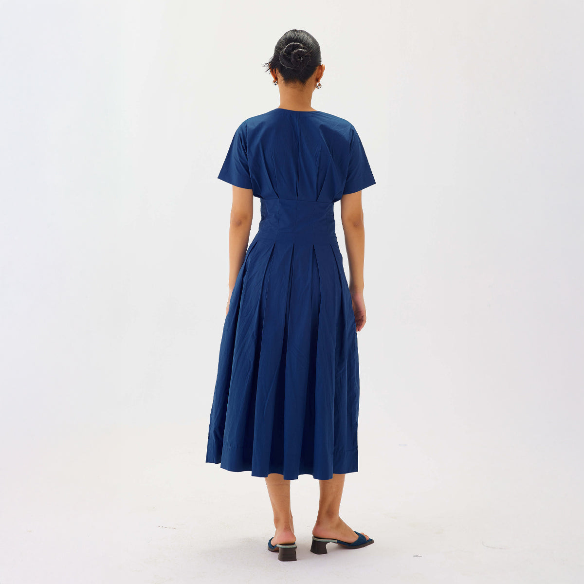 Poplin V-Neck Box Pleat Midi Dress | Blue