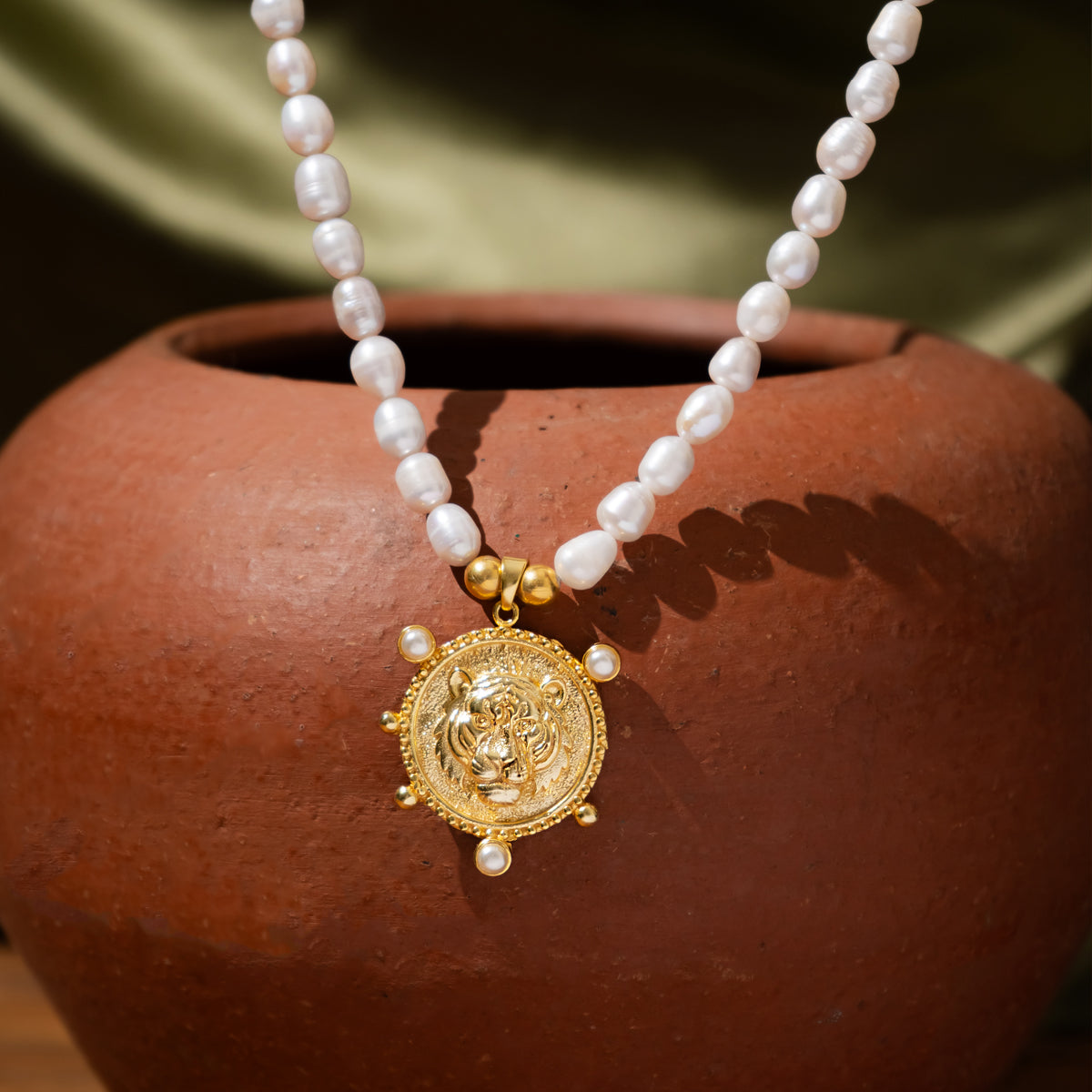 Shera Necklace