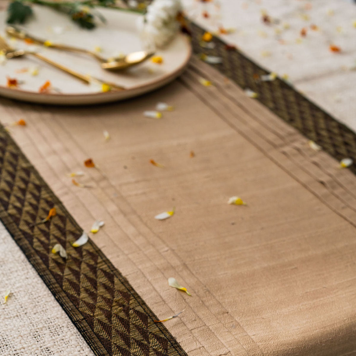 Tema de Brook Handwoven Table Runner