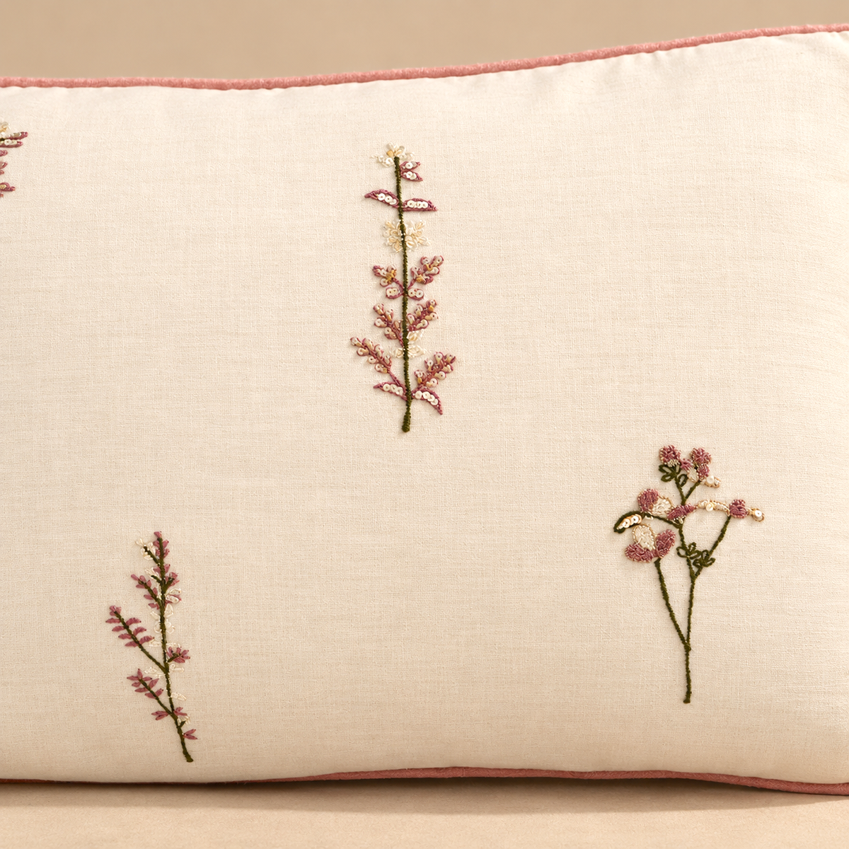 Humming Cushion - Ivory