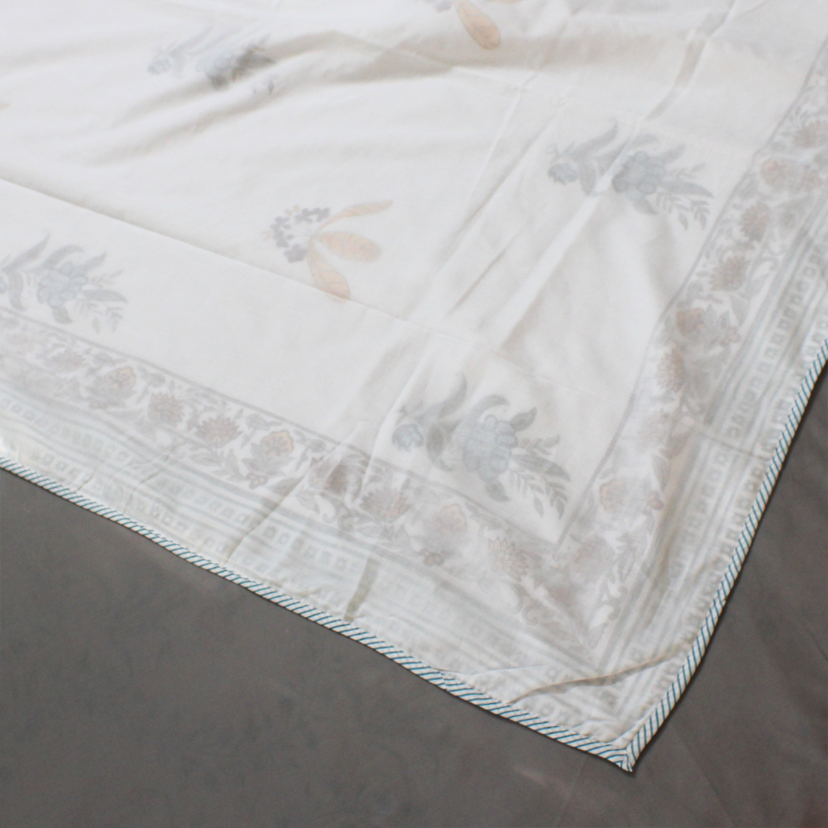 Floral Hues Muslin Dohar (Y Motif)