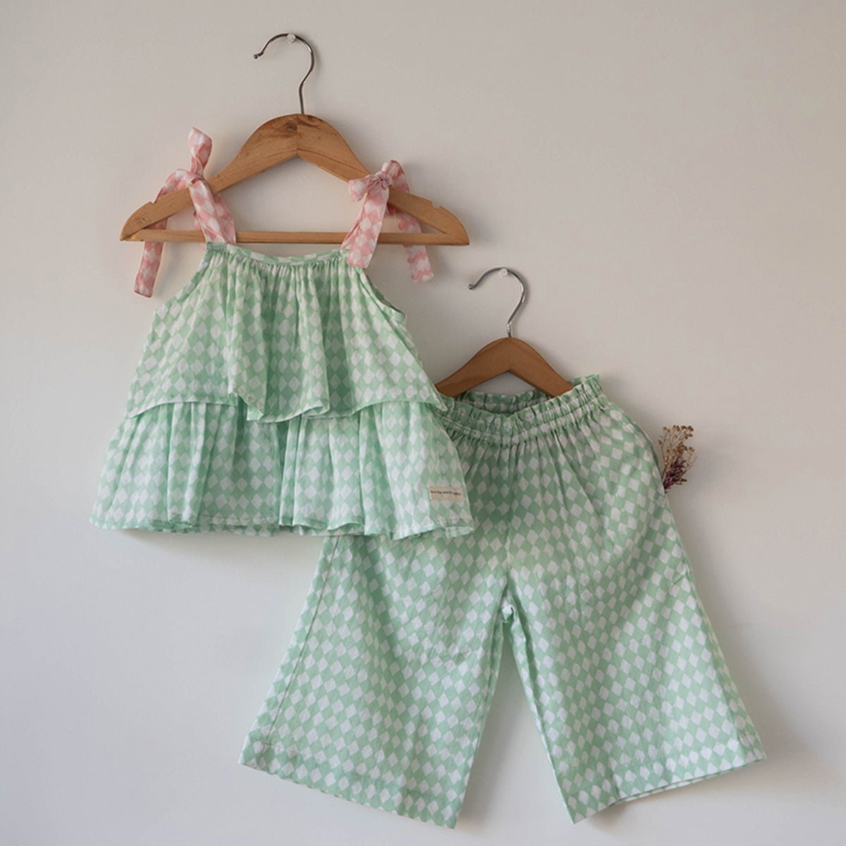 Wander Co-Ord Set In Sage Green Rhombus