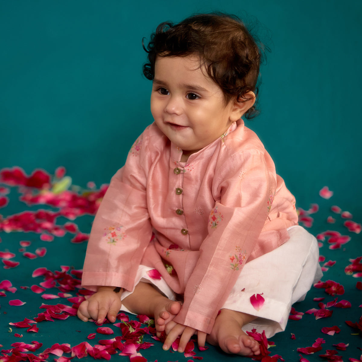 Seher Rekh Chitthi Kurta Set