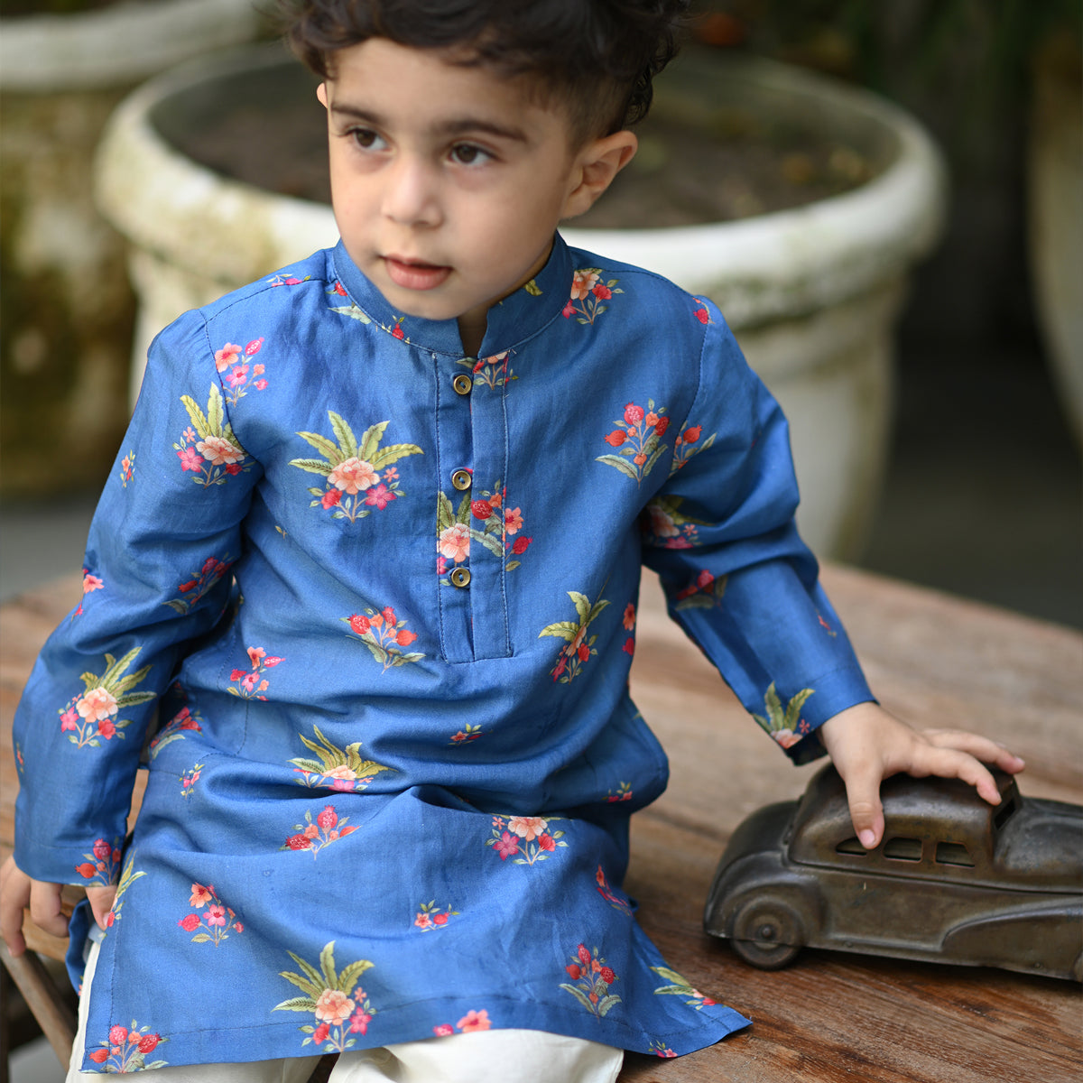 Abhimanyu Kurta And Pyjama Set- Electric Blue Anaar Bagh