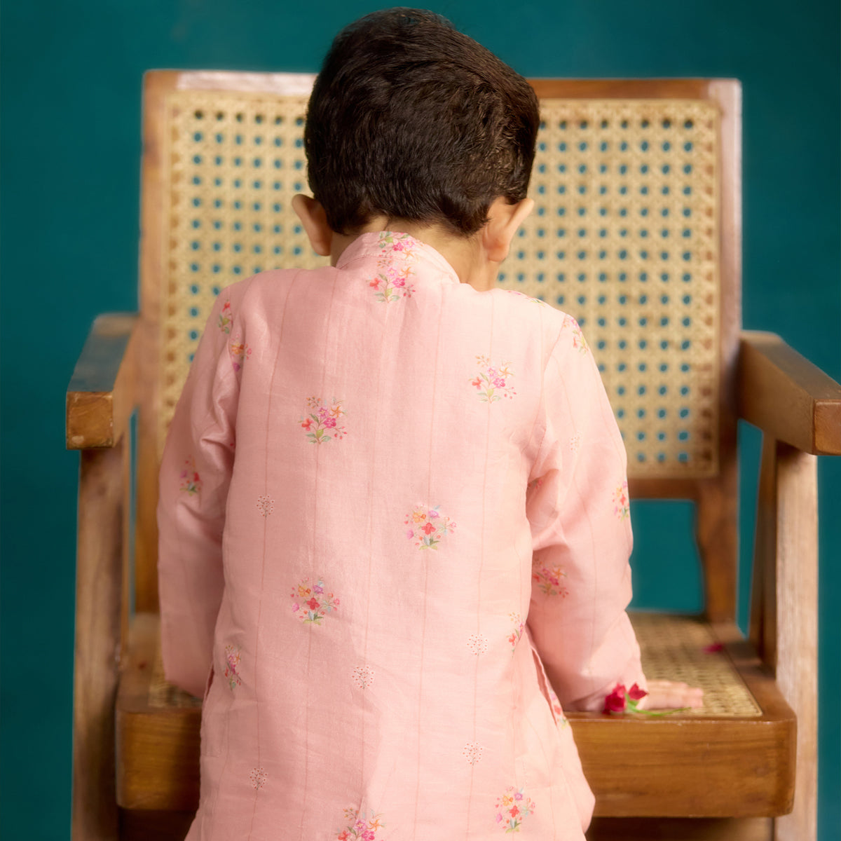 Seher Rekh Chitthi Kurta Set