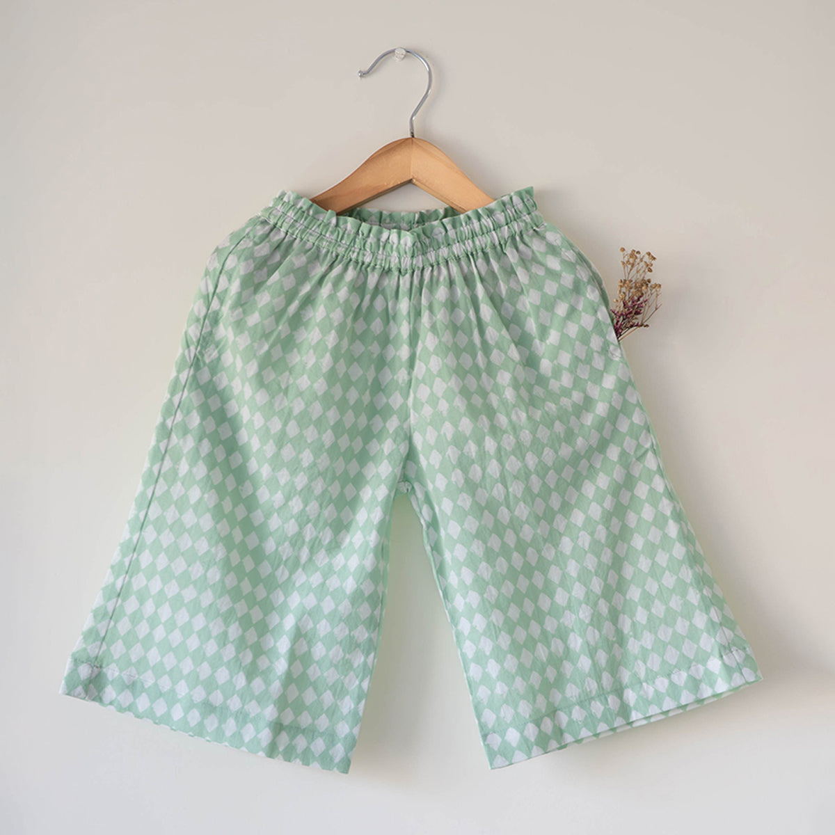 Wander Co-Ord Set In Sage Green Rhombus