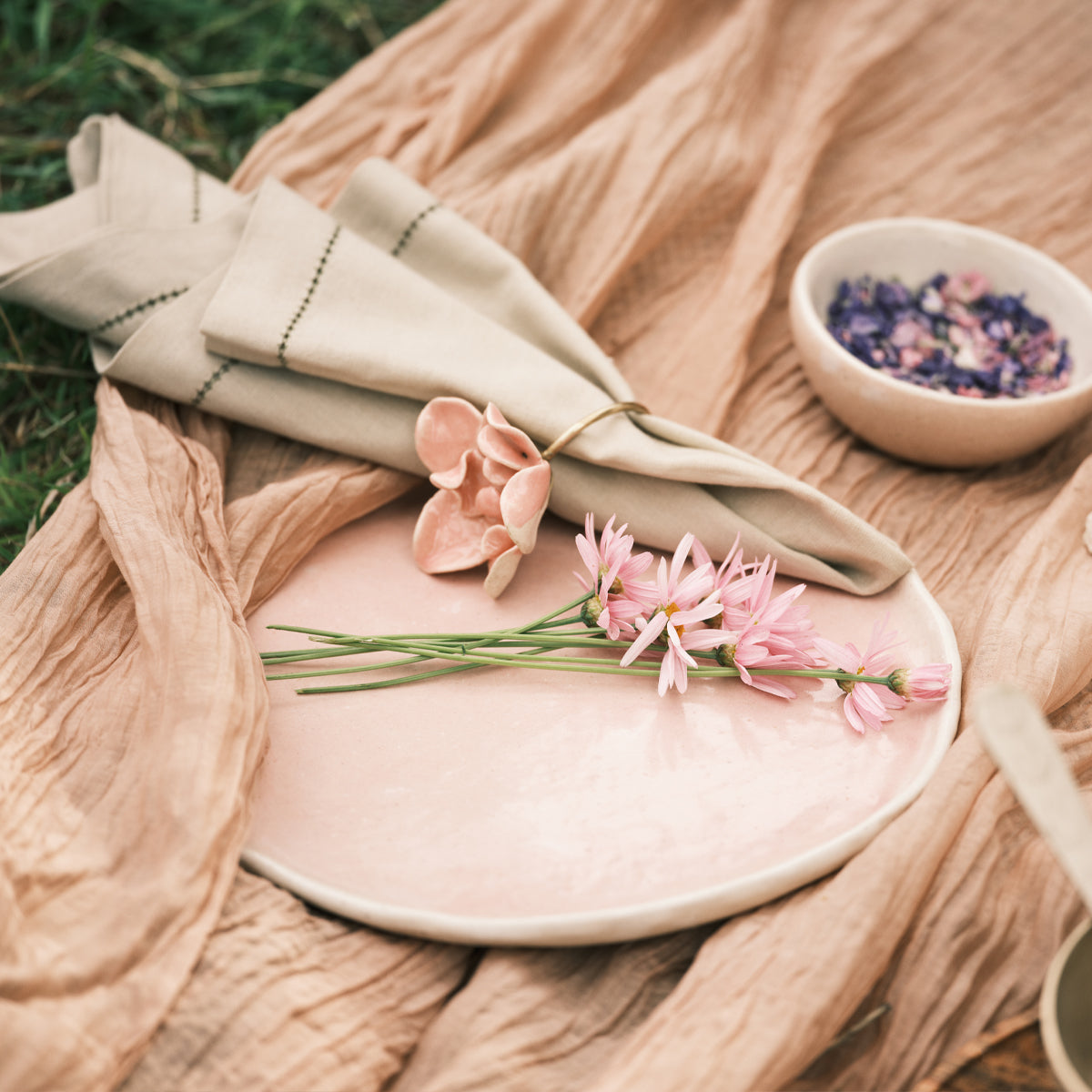 Meadow Plate - Pink & Ivory
