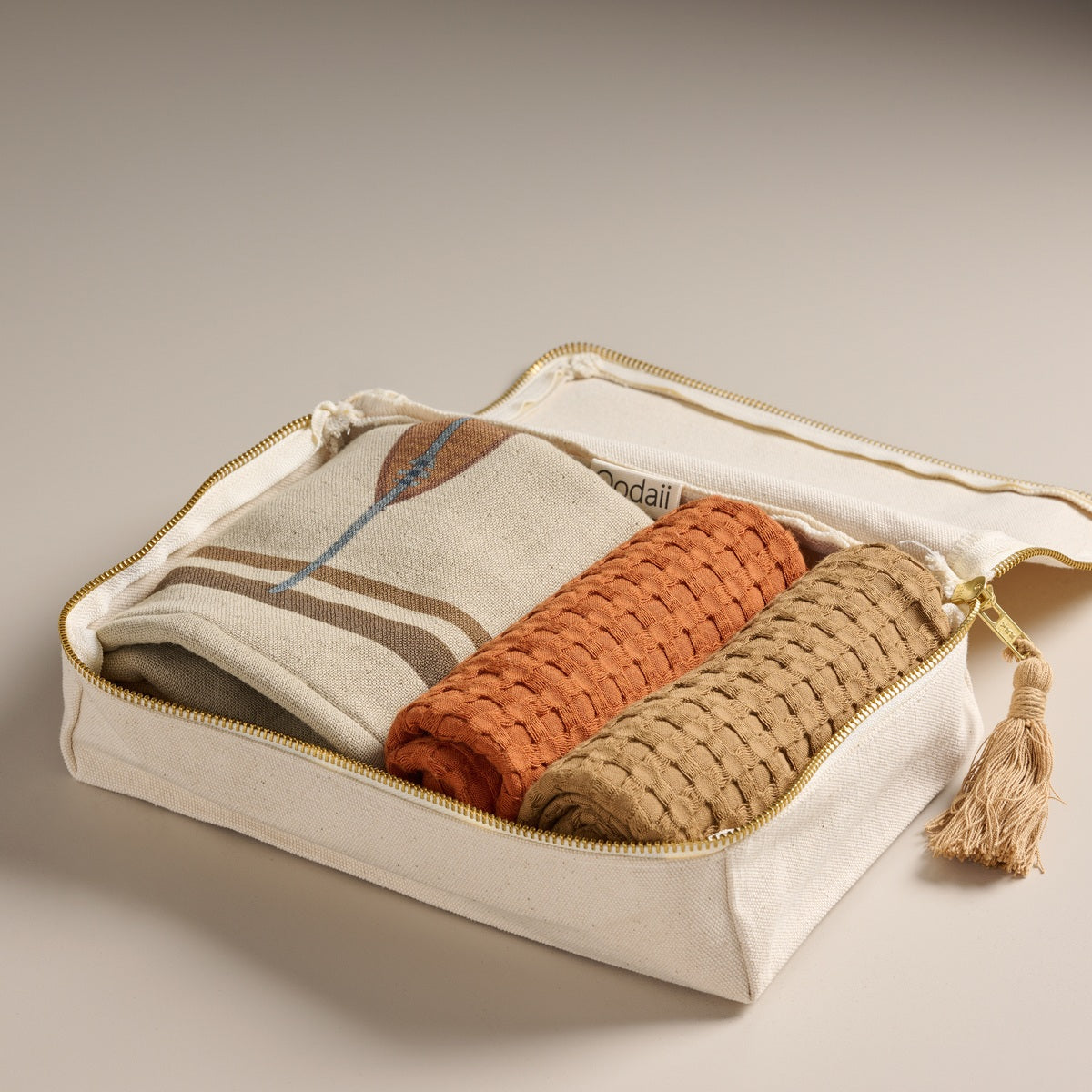 Tarani- Set of 3 Hand Towels-Gtarani-Canvas Box