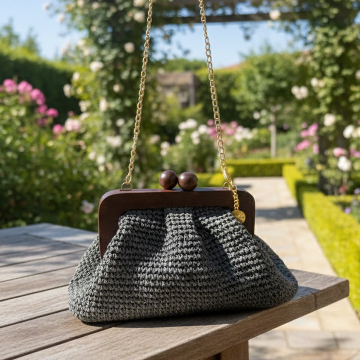 Ira - raffia wooden frame bag