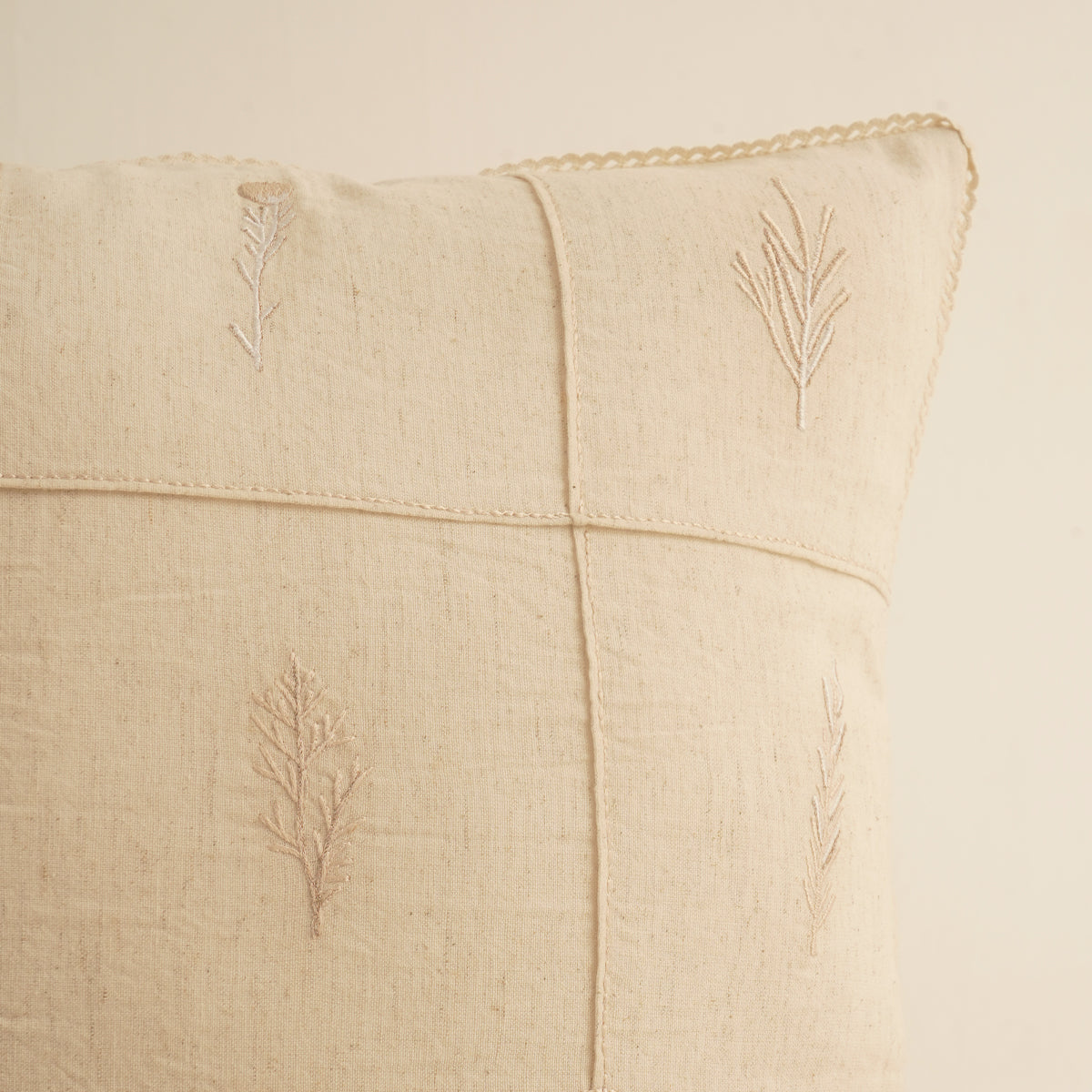 Petal Cushion - Natural