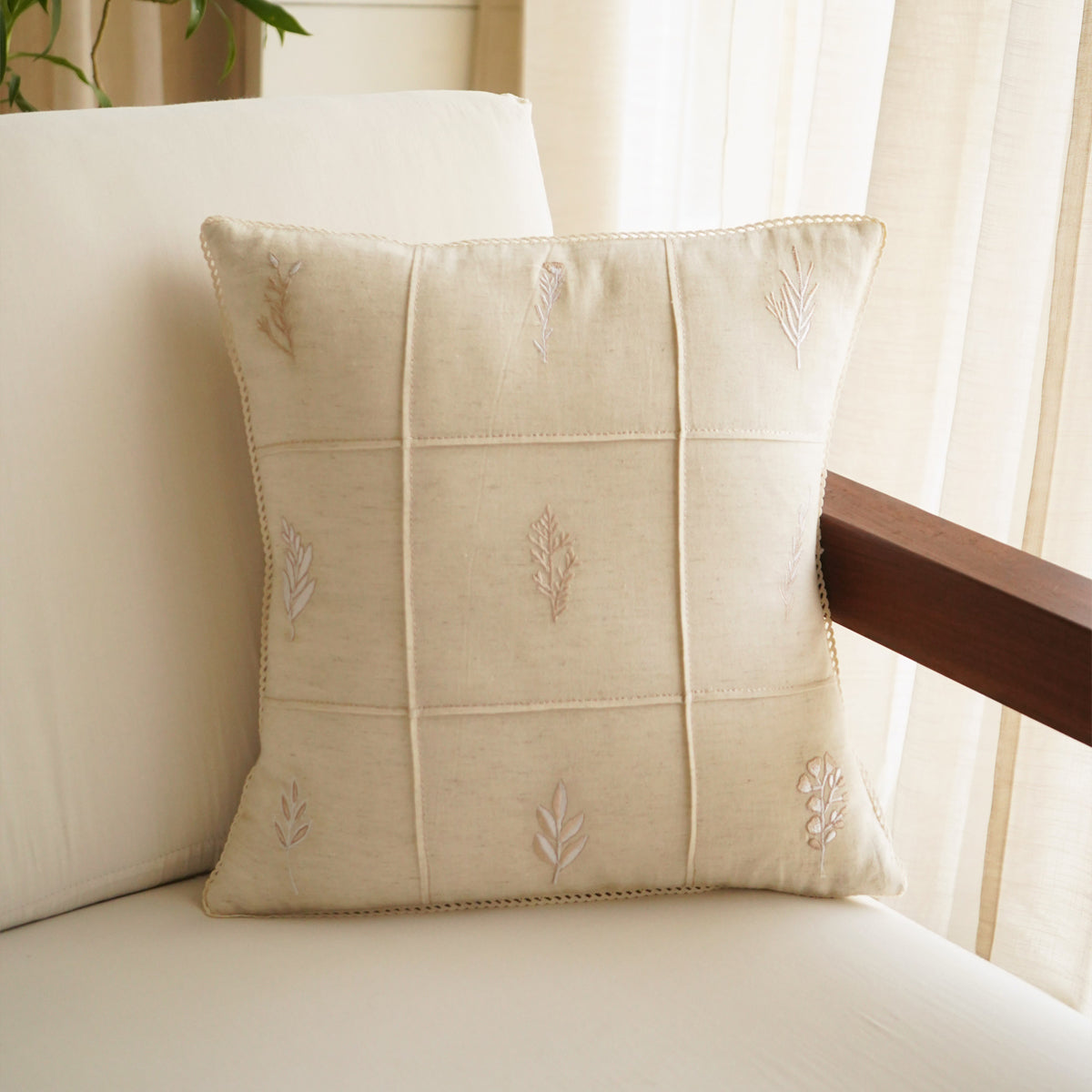Petal Cushion - Natural