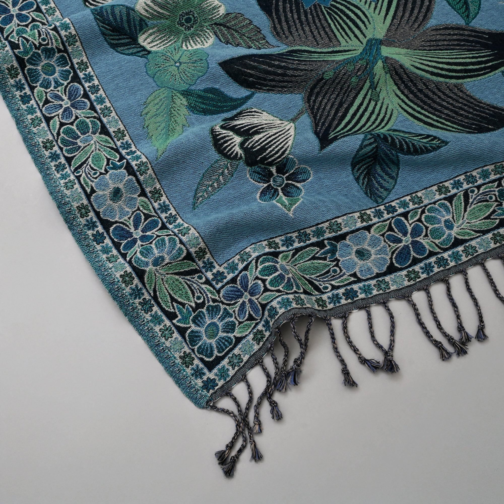 Vinatge Vana Throw