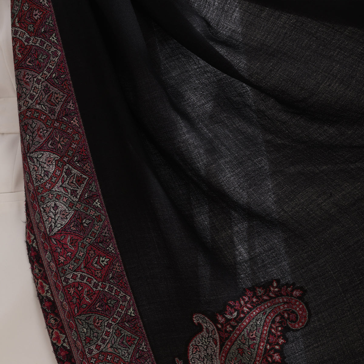 Saundarya Woven Jamawar Border Stole Black Multi