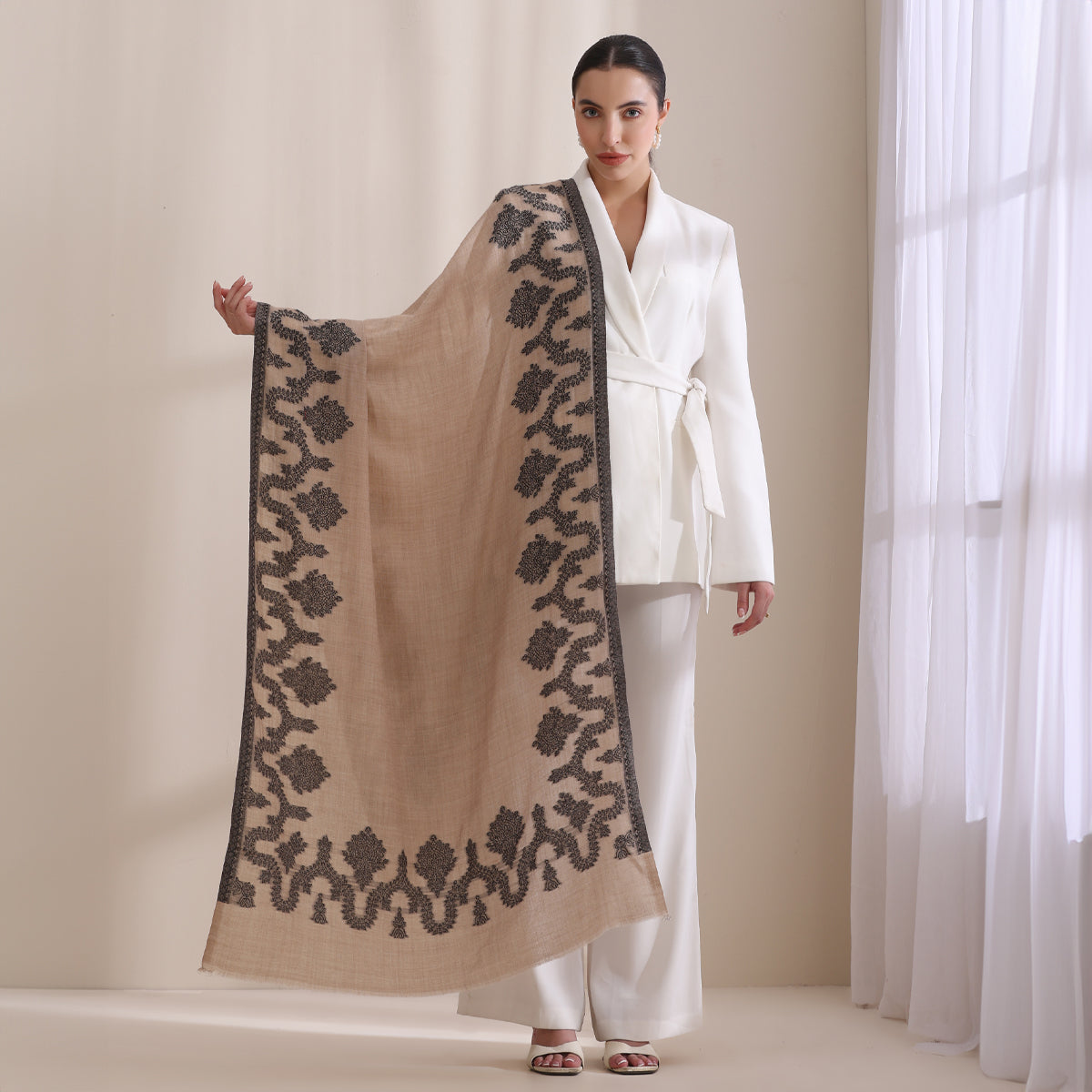 Pankhudi Woven Jamawar Border Stole, Beige
