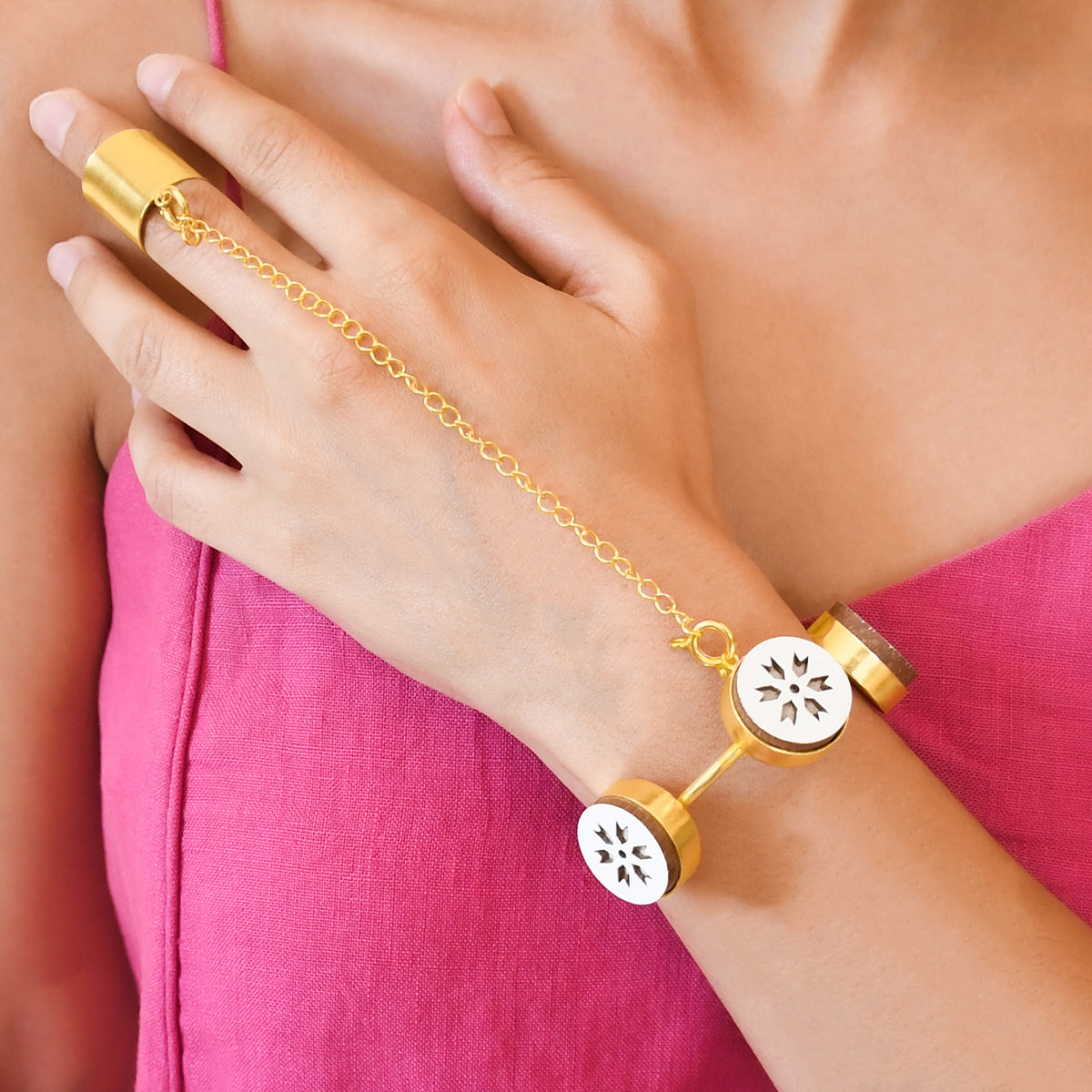Oasis Hand cuff with Ring