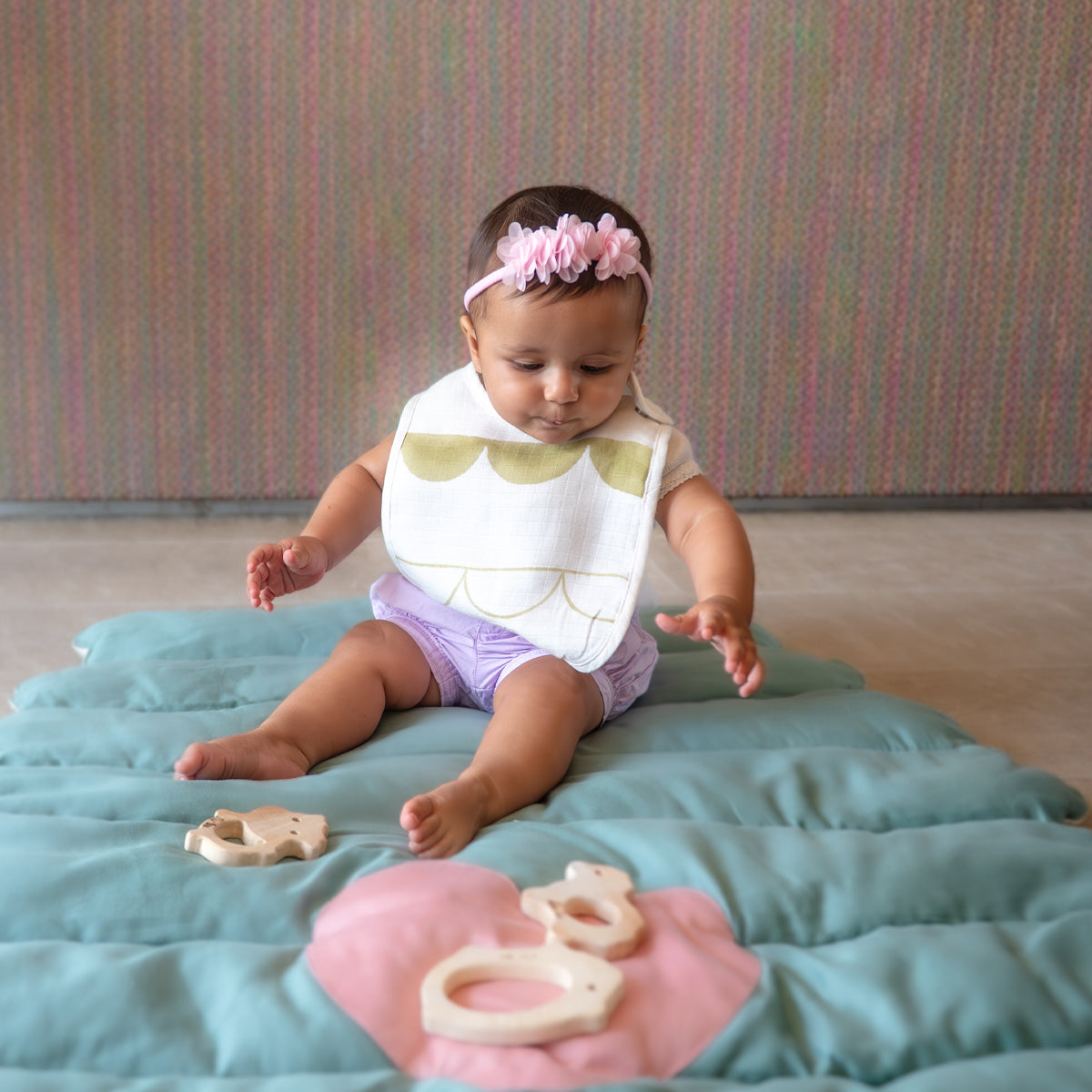 Organic Muslin Baby Bib - Circus Star | Peach