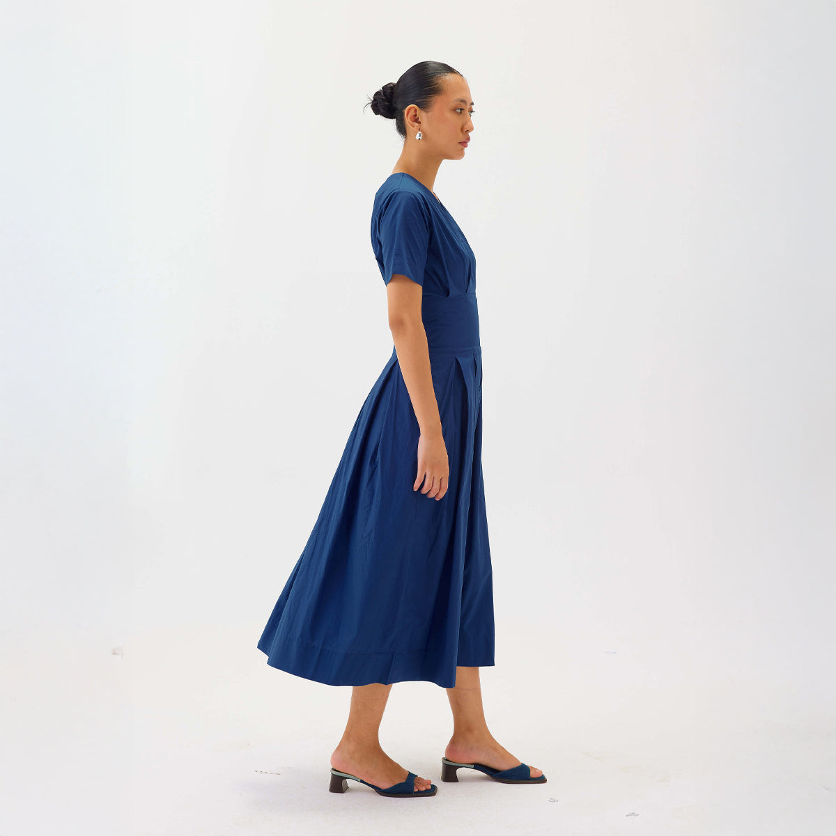 Poplin V-Neck Box Pleat Midi Dress | Blue